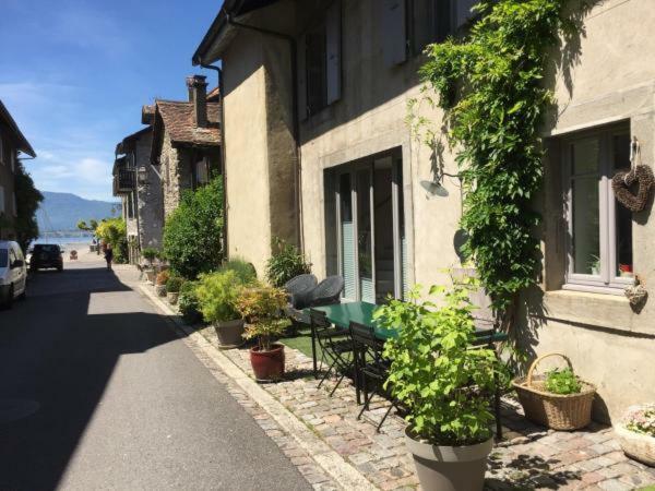 Maison Rouge Cacahuete Bed & Breakfast Nernier Exterior photo